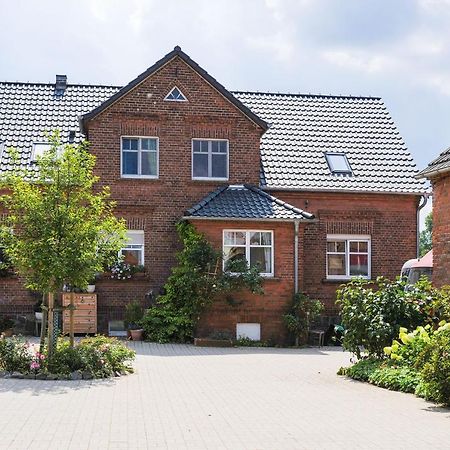 Gutshof Zum Adlernest Arnsnesta Exterior foto