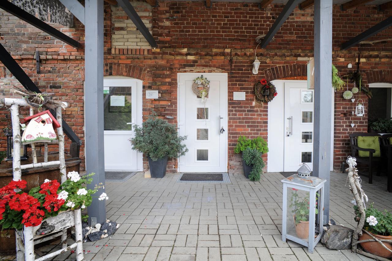 Gutshof Zum Adlernest Arnsnesta Exterior foto